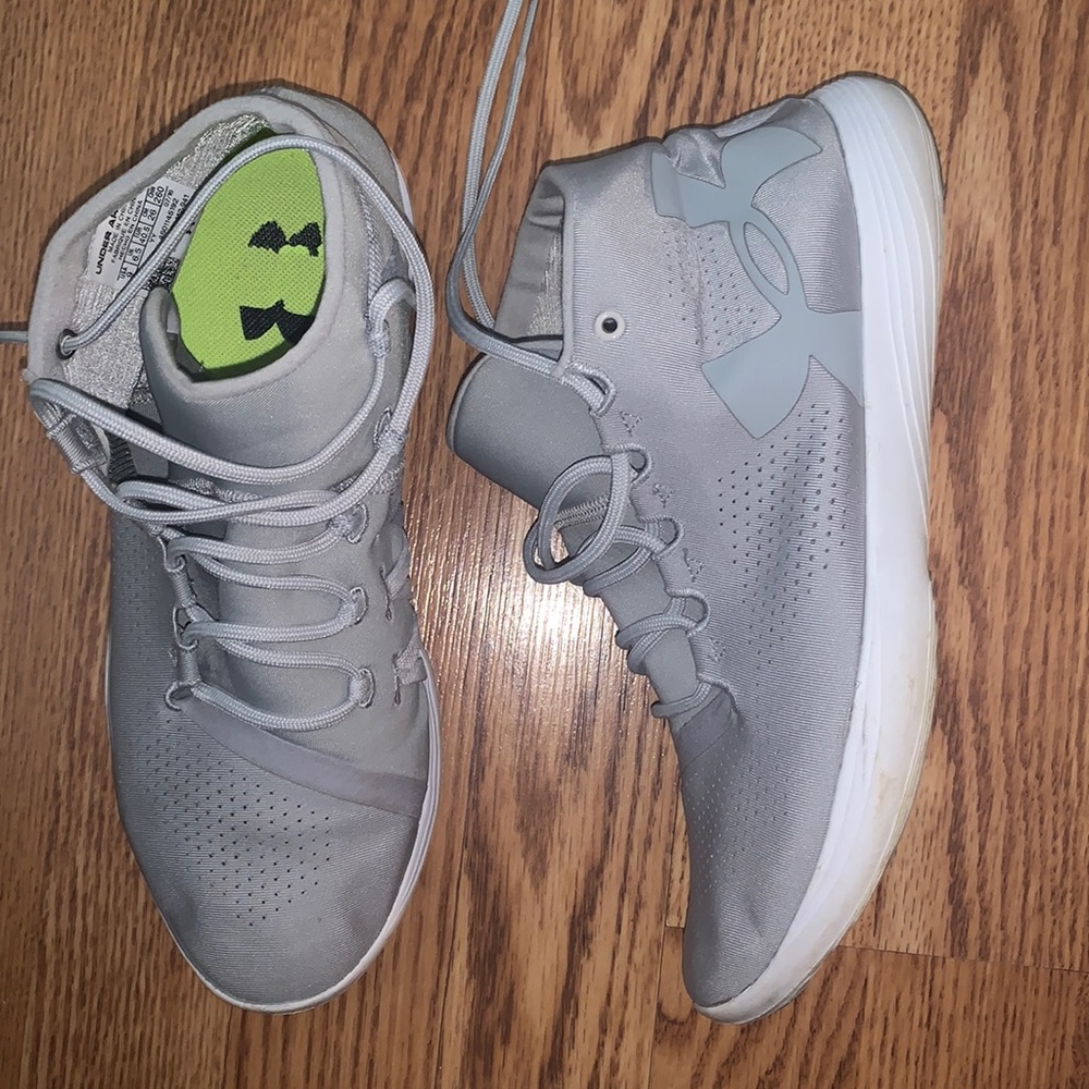 Womens 9 shoes Under Armour sneakers casual athletic sports grey